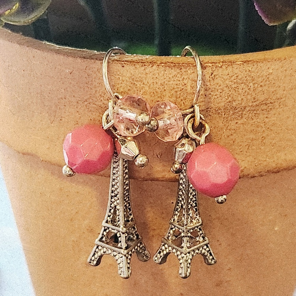 Silver Tone Eiffel Tower Pink Bead Dangle Earrings Parisian Travel Jewelry 1.5"